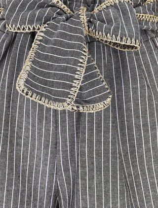 Pantalon ample à rayures et ceinture fantaisie - Gris